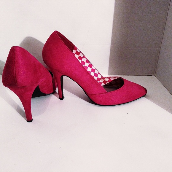 hristian Siriano Shoes - Red Pointy Toe Heels By Christian Siriano Size 9
